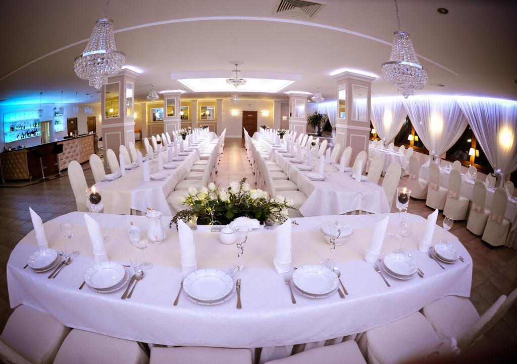 Hotel Astra Домброва-Гурнича Екстер'єр фото