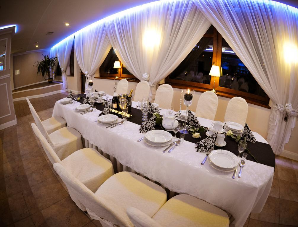 Hotel Astra Домброва-Гурнича Екстер'єр фото