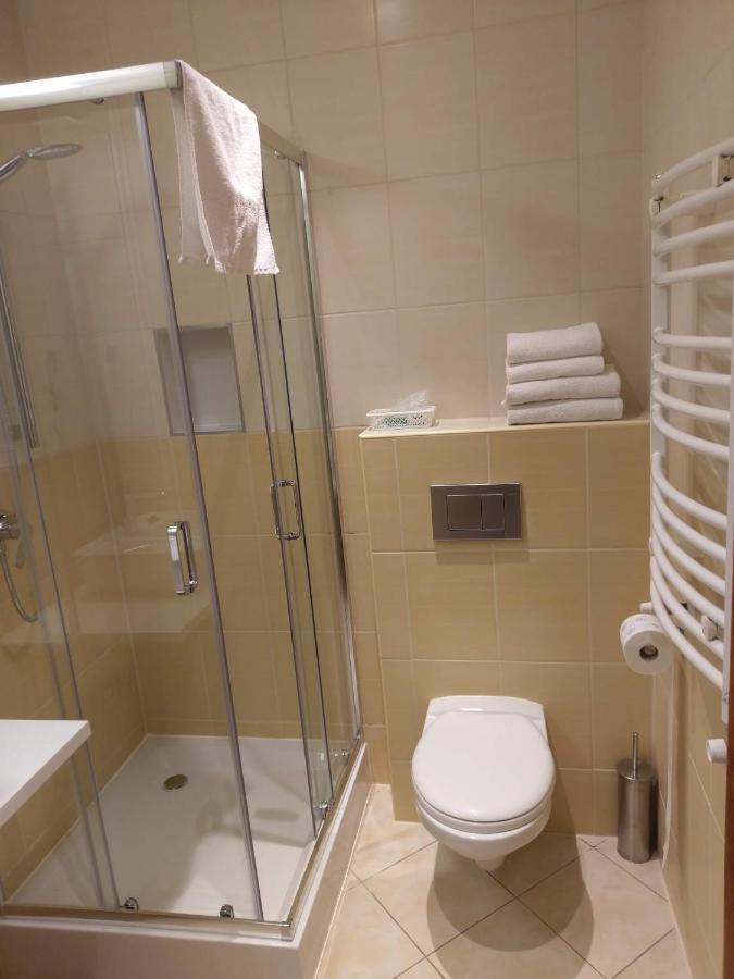 Hotel Astra Домброва-Гурнича Екстер'єр фото