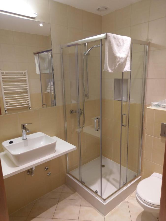Hotel Astra Домброва-Гурнича Екстер'єр фото