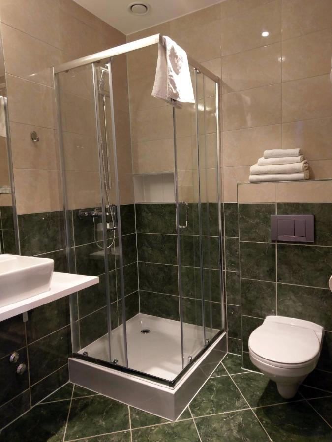 Hotel Astra Домброва-Гурнича Екстер'єр фото