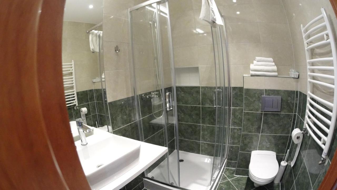 Hotel Astra Домброва-Гурнича Екстер'єр фото