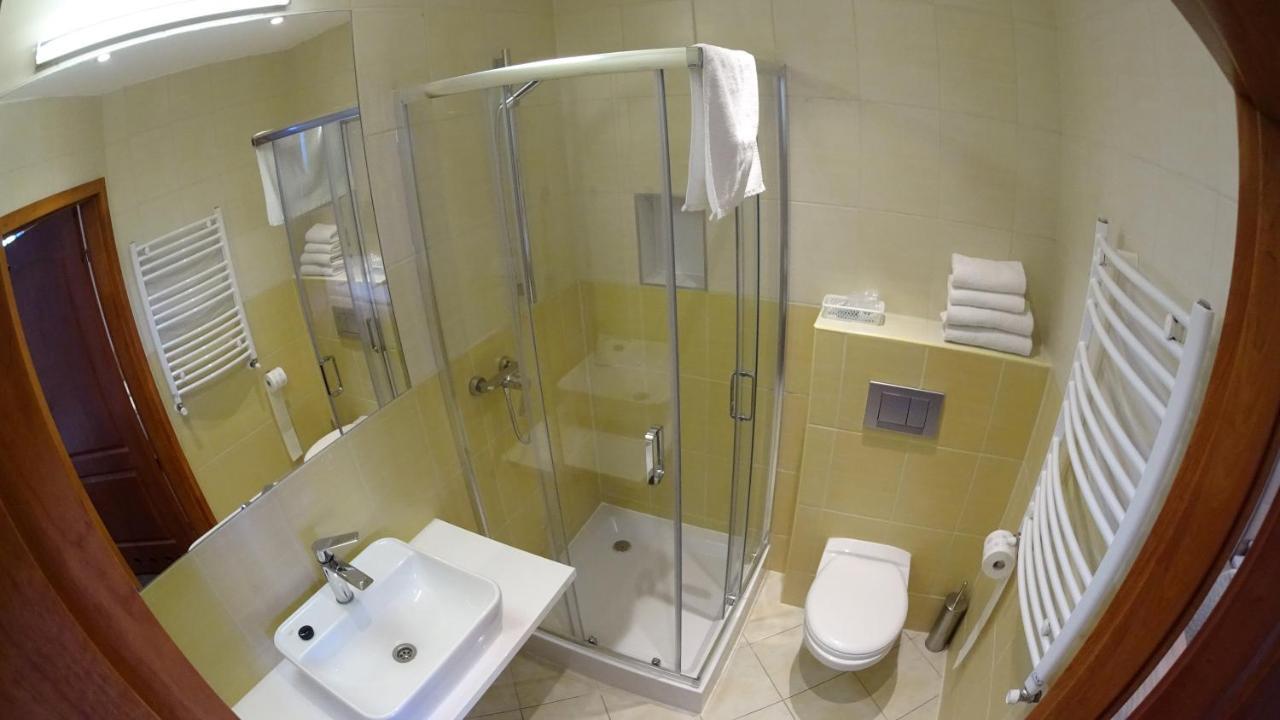 Hotel Astra Домброва-Гурнича Екстер'єр фото