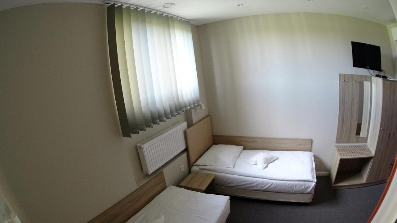 Hotel Astra Домброва-Гурнича Екстер'єр фото