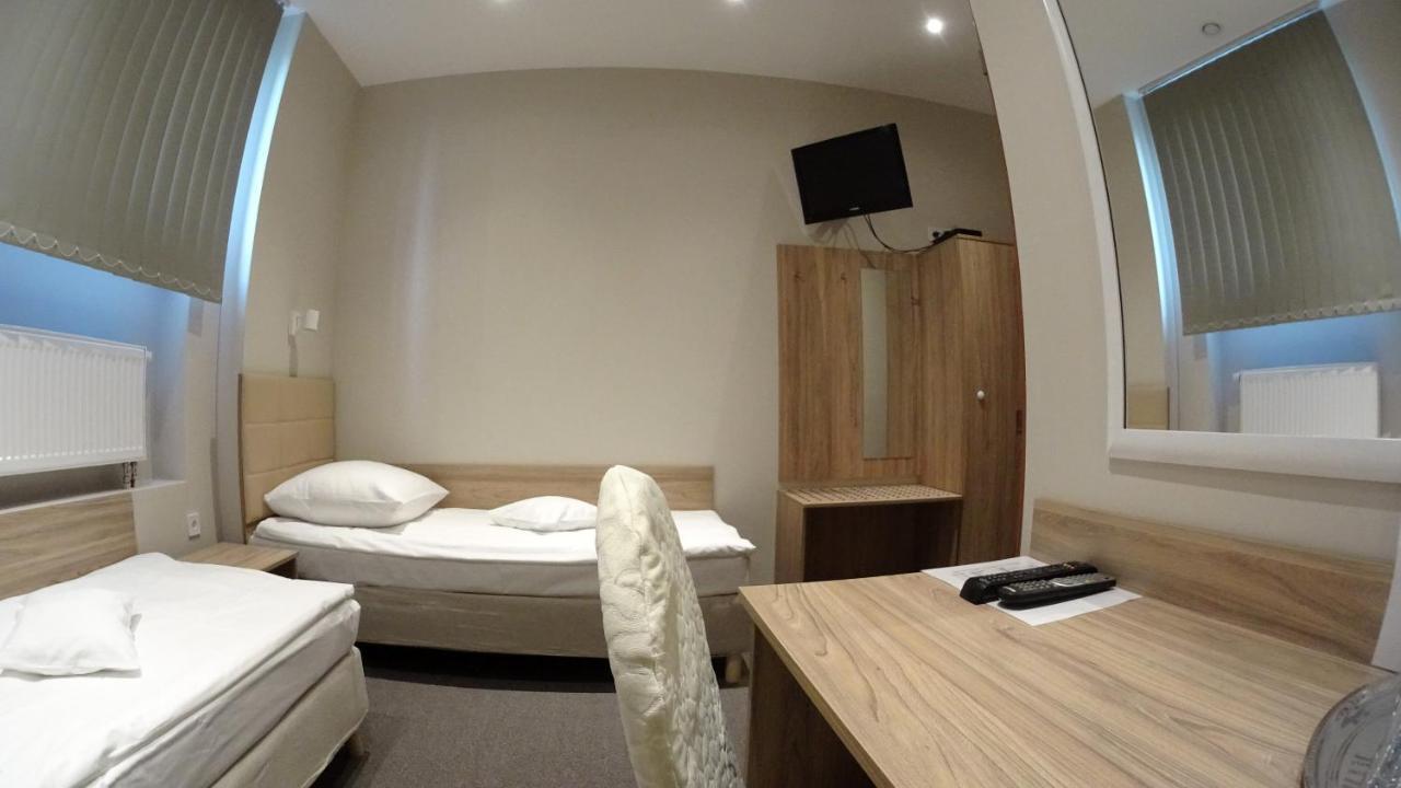 Hotel Astra Домброва-Гурнича Екстер'єр фото