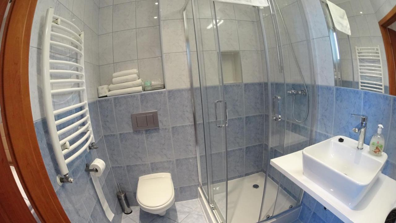 Hotel Astra Домброва-Гурнича Екстер'єр фото