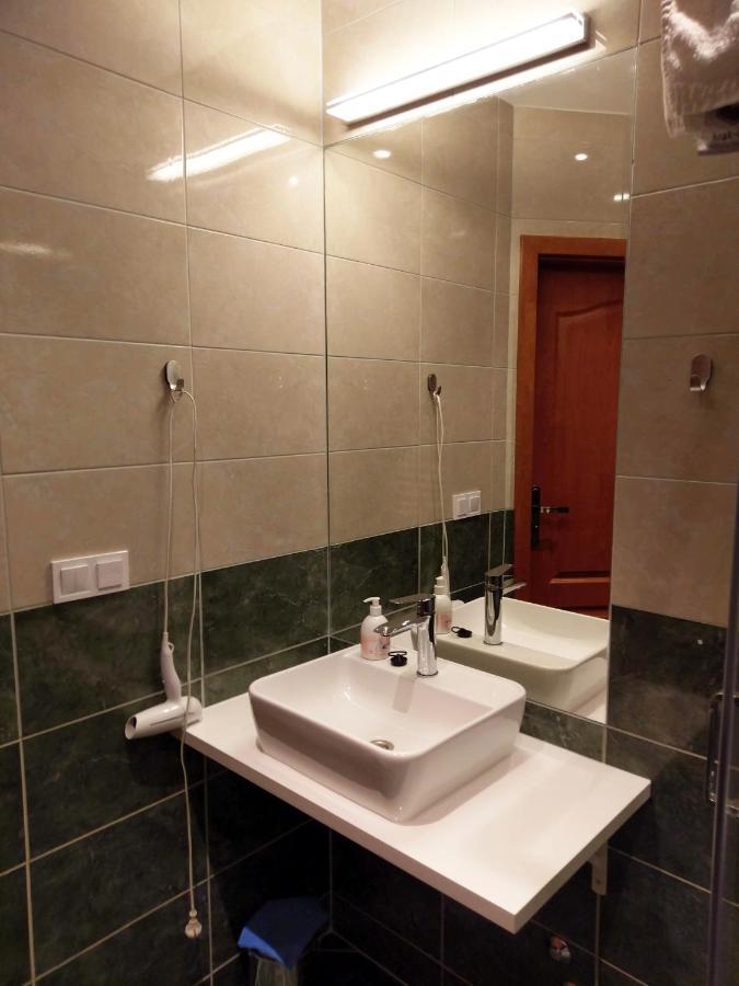 Hotel Astra Домброва-Гурнича Екстер'єр фото